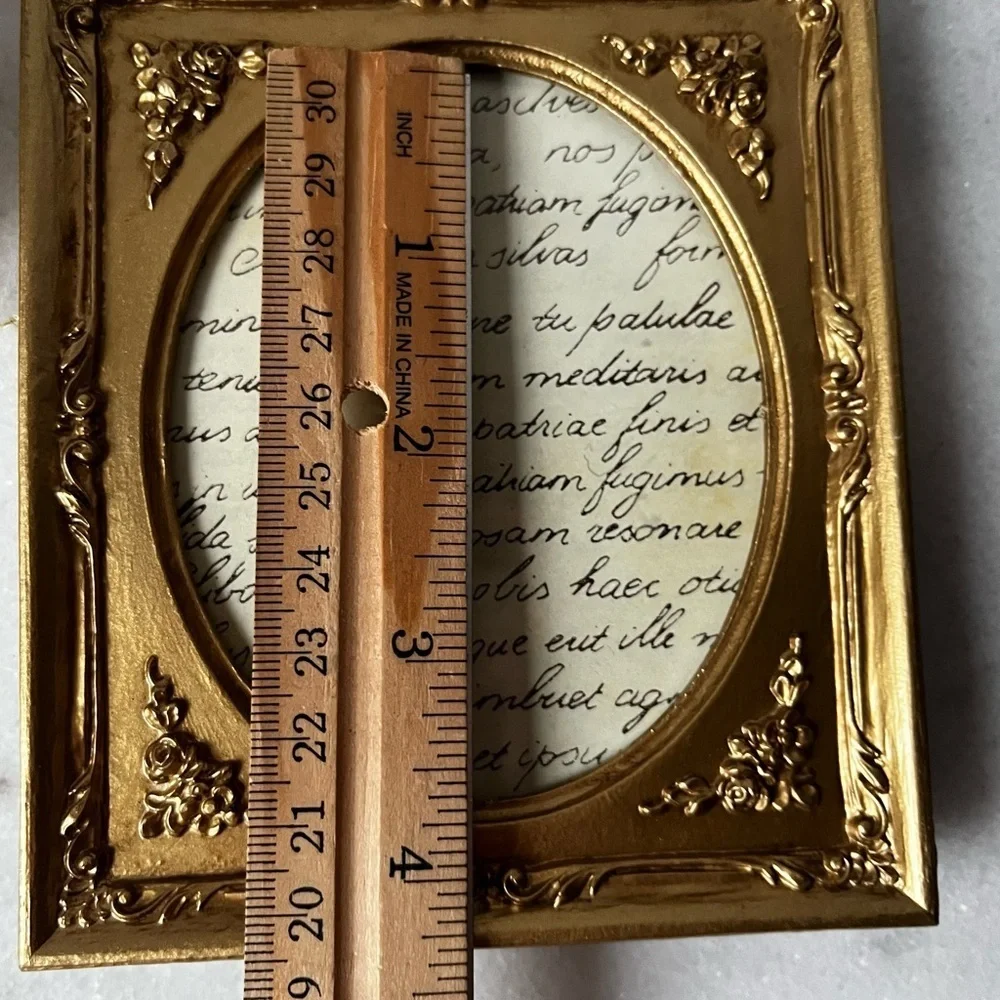 Baroque-style photo frame by Euromarchi, Italy gold ornate oval opening NEW…wood